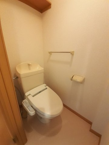 サンピアス　江川のトイレ|落ち着いた色調のトイレです
