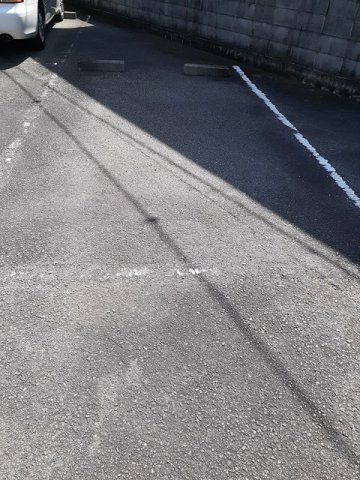 カーザ・モラエスの駐車場|車をお持ちの方に嬉しい駐車場付きの物件です