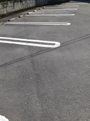 グリュックハウス　Ｂの駐車場|駐車スペースもあります