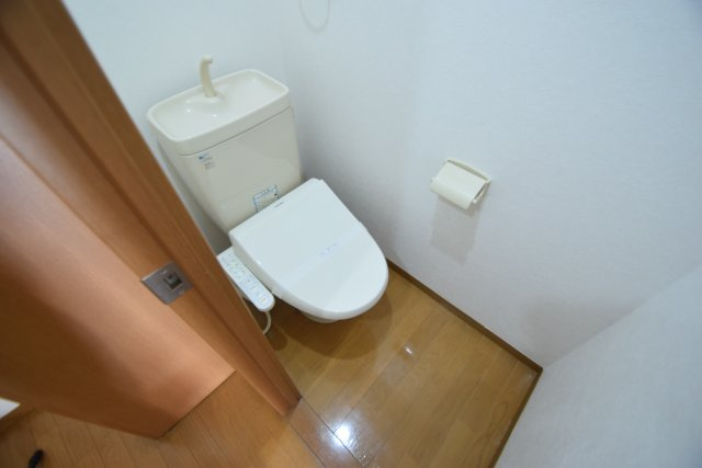 イーストベイ・船橋本町のトイレ|落ち着いた色調のトイレです