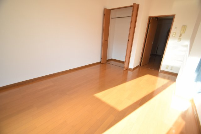 イーストベイ・船橋本町の居間・リビング|洋室の別角度からです