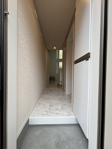 川崎市多摩区中野島４丁目のアパートの玄関