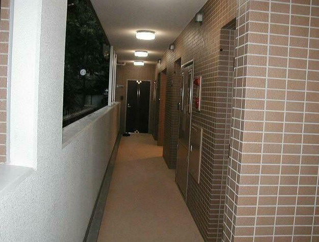 中野区中野３丁目の賃貸マンションの玄関