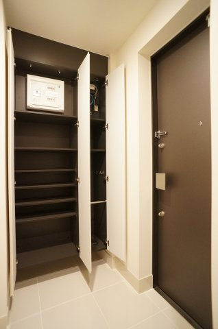 エスティメゾン森下の玄関|玄関にはゆとりのシューズBOX♪