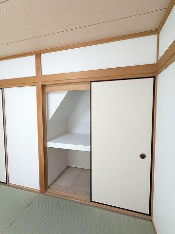 東山1丁目　中古一戸建ての収納|和室の押入
■物件内覧・資金計画相談・住宅ローン相談、リフォーム相談、お問合せ受付中■
※当日・翌日のご内覧、ご相談はお電話でのお問合せがスムーズです！