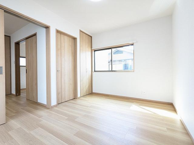 東山1丁目　中古一戸建ての寝室|洋室6.0帖
■物件内覧・資金計画相談・住宅ローン相談、リフォーム相談、お問合せ受付中■
※当日・翌日のご内覧、ご相談はお電話でのお問合せがスムーズです！