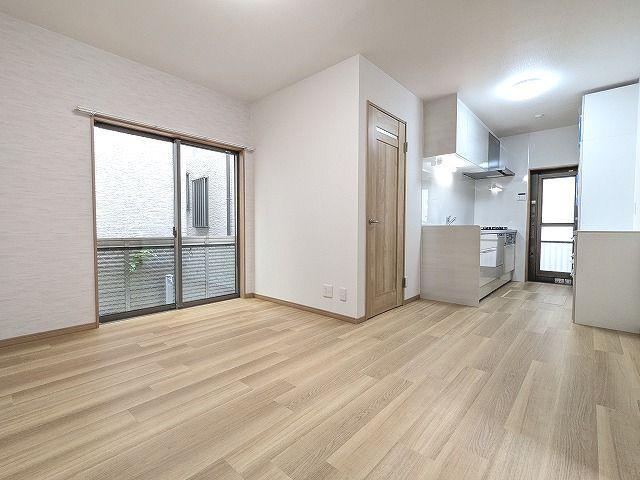 東山1丁目　中古一戸建ての居間・リビング|LDK11.0帖
■物件内覧・資金計画相談・住宅ローン相談、リフォーム相談、お問合せ受付中■
※当日・翌日のご内覧、ご相談はお電話でのお問合せがスムーズです！