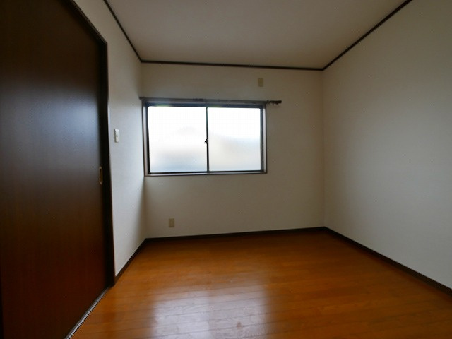 川上町一戸建の洋室