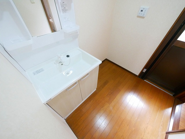 川上町一戸建の洗面所