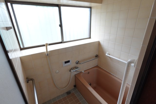川越市石原町4DK+カースペース付き　中古戸建の浴室