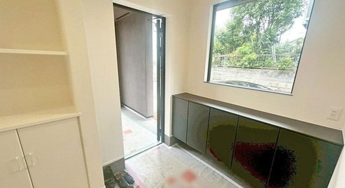 【玄関】 | 藤沢市湘南台３丁目　中古戸建 | ゆったりとした玄関です