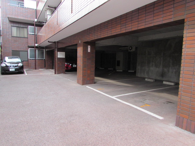 ダンディライオン宝塚の駐車場