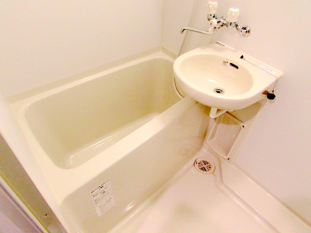 ダンディライオン宝塚の浴室|※同建物の類似写真となります。