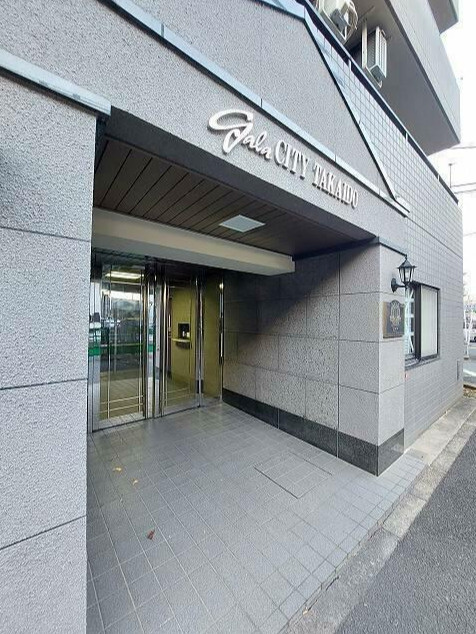 杉並区高井戸西１丁目の賃貸マンションのエントランス