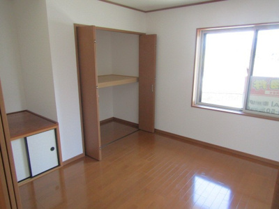【洋室】 | 【再生住宅】　甲府市国母2丁目 | 使い勝手のいい洋室です