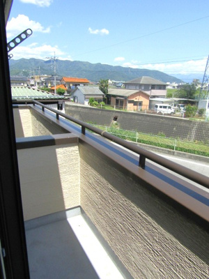 【バルコニー】 | 【再生住宅】　甲府市国母2丁目 | 暖かな日差しのふりそそぐバルコニー
