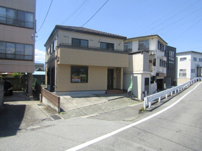 【前面道路含む現地写真】 | 【再生住宅】　甲府市国母2丁目 | 前面道路含む現地写真です