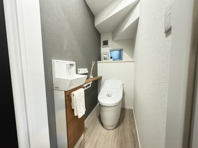 高尾通１丁目新築戸建のトイレ