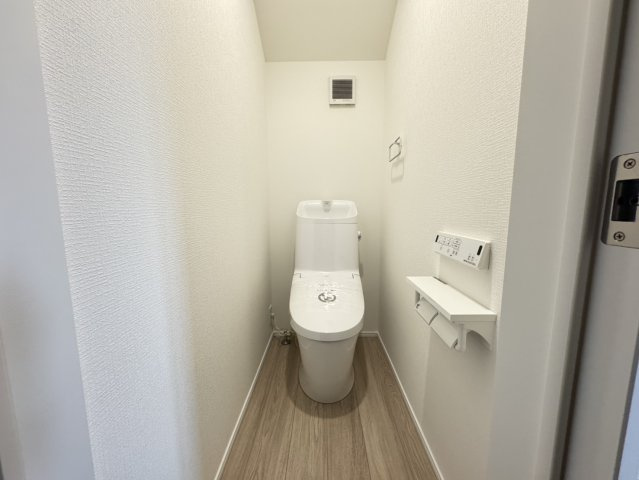 高尾通１丁目新築戸建のトイレ