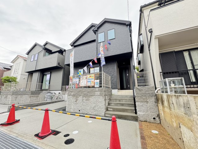 高尾通１丁目新築戸建の前面道路含む現地写真