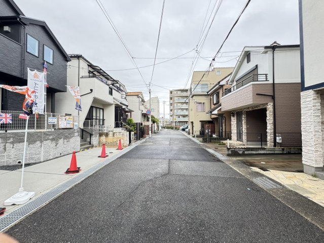 高尾通１丁目新築戸建の前面道路含む現地写真