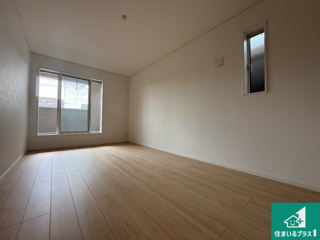 松原市立部　第5期　新築一戸建ての洋室|シンプルな洋室は、自分好みのインテリアが楽しめます♪ご家族とインテリアや家具を選びに行くのは物件購入時の醍醐味の一つです。ぜひお楽しみください♪