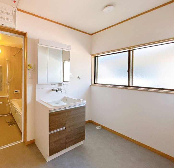 【中古】郡山市片平町字新蟻塚　　　　小山田小学校、郡山第６中学校の洗面所