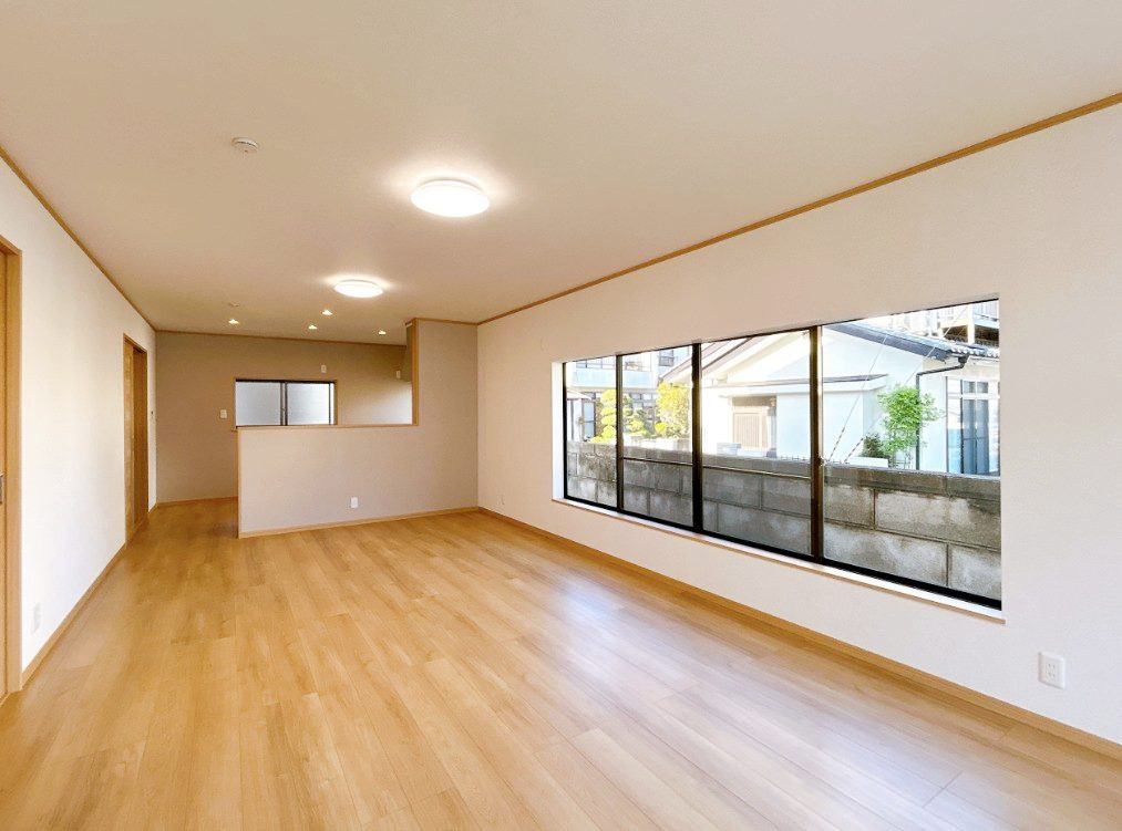 【中古】郡山市片平町字新蟻塚　　　　小山田小学校、郡山第６中学校の居間・リビング|※家族が集まるリビングは広々21.5帖