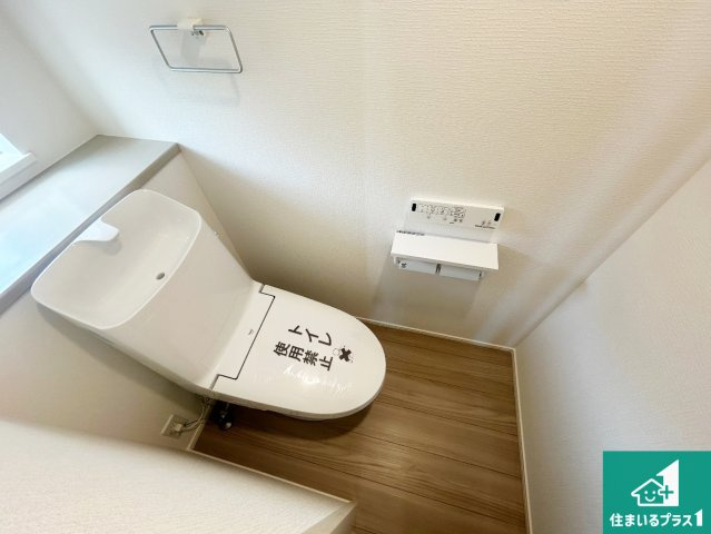 貝塚市堀　第1期　新築一戸建てのトイレ|1・2階の2ヶ所にあるので、朝の忙しい時間の順番待ちもなく、深夜の利用にも大変便利です。