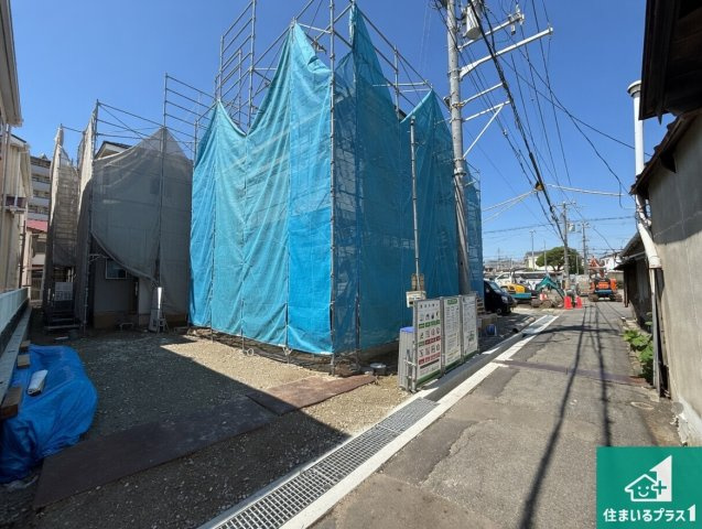 貝塚市堀　第1期　新築一戸建ての前面道路含む現地写真|周辺は落ち着いた街並みの住宅地！子育てがしやすい住環境です！まだ未完成ですが、現地でしかわからない事もございます。是非一度ご覧ください。