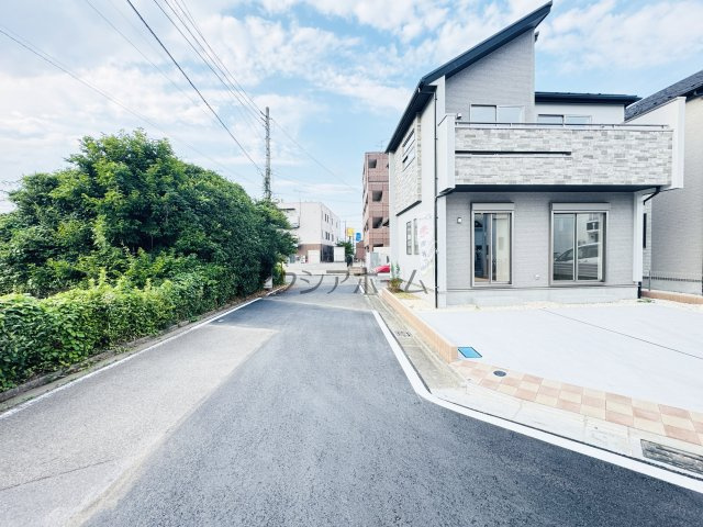 所沢市東狭山ヶ丘3丁目・全7棟　新築一戸建　1号棟の前面道路含む現地写真