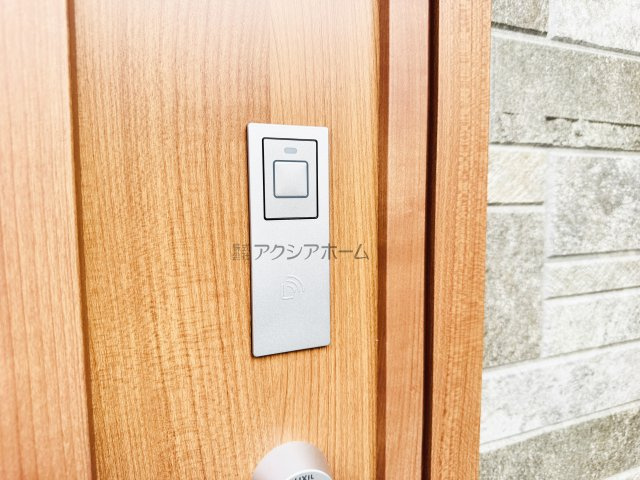 所沢市東狭山ヶ丘3丁目・全7棟　新築一戸建　1号棟の玄関|高い防犯性と利便性のカードキーで楽々開錠♪