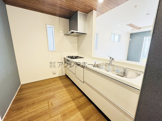 所沢市東狭山ヶ丘3丁目・全7棟　新築一戸建　1号棟のキッチン|オープンエアなカウンタータイプの対面キッチン