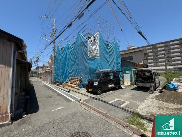 貝塚市堀　第1期　新築一戸建ての前面道路含む現地写真|周辺は落ち着いた街並みの住宅地！子育てがしやすい住環境です！まだ未完成ですが、現地でしかわからない事もございます。是非一度ご覧ください。
