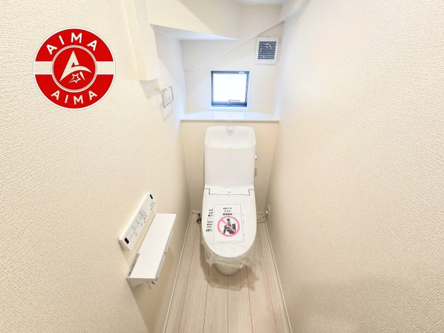福岡市南区寺塚2丁目第1-3棟（2号棟）の内観：施工例|温水洗浄便座を完備しております。2ヶ所にトイレがあるのは朝の慌ただしい時間も安心です。