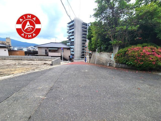 福岡市南区寺塚2丁目第1-3棟（2号棟）の前面道路含む現地写真|前面道路です。