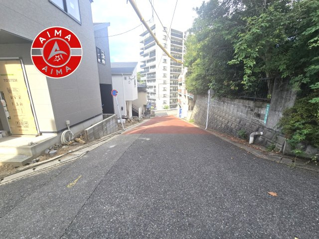 福岡市南区寺塚2丁目第1-3棟（2号棟）の外観|前面道路含む現地の写真です。