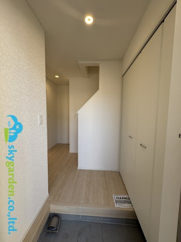 藤沢市城南第６（Ⅰ期）　新築戸建　全7棟２号棟の玄関|落ち着いた玄関です