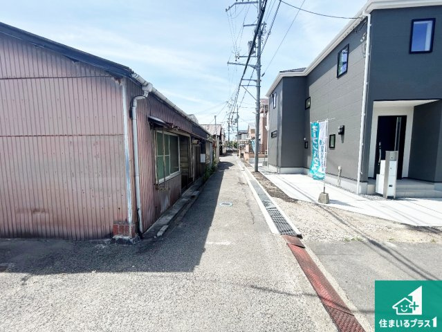 貝塚市堀　第1期　新築一戸建ての前面道路含む現地写真|周辺は落ち着いた街並みの住宅地！子育てがしやすい住環境です！まだ未完成ですが、現地でしかわからない事もございます。是非一度ご覧ください。