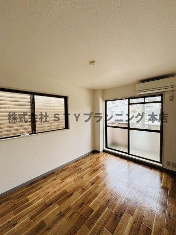 仲介手数料0円！9COAT牧の里の洋室