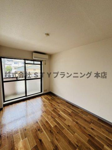 仲介手数料0円！9COAT牧の里の洋室