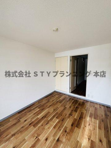 仲介手数料0円！9COAT牧の里の洋室