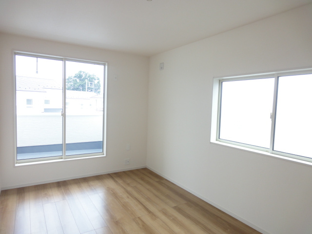 リーブルガーデンS高崎市箕郷町西明屋　1号棟の洋室|２階洋室3です♪