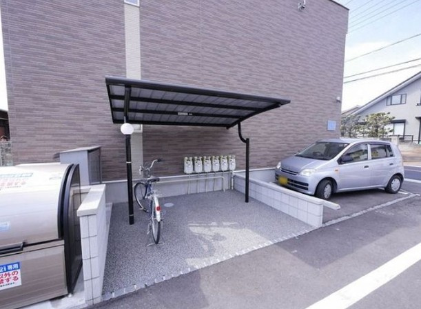レオネクストノワの駐車場