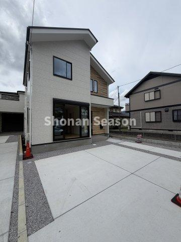 【現地画像あり】厚木市鳶尾1期　全2棟　1号棟の駐車場|カースペース並列2台ございます。
