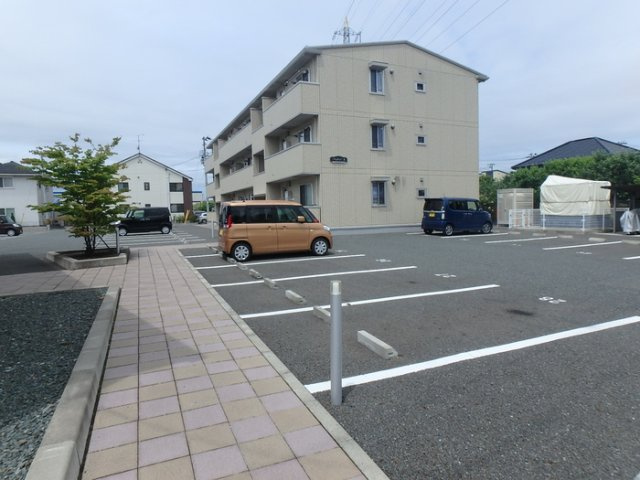 ラフィネ　Ｂの駐車場