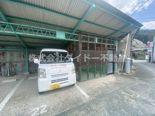 藤井庵貸家の駐車場
