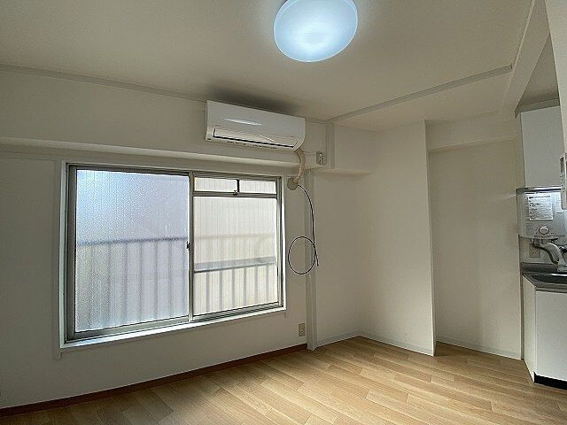 王子麻布ビルの洋室