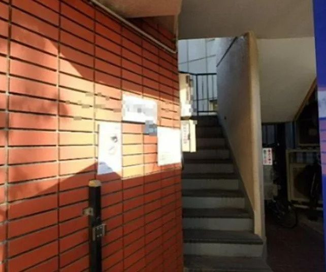 王子麻布ビルのエントランス