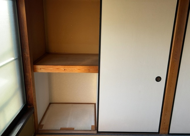 【収納】 | デザイン性を重視しすぎて収納が少なかった！なんてことにならないため、事前に現地で収納の数を確認しておくことをお勧めします。クローゼット以外にも床下収納や屋根裏収納、パントリーなどもチェックしましょう。